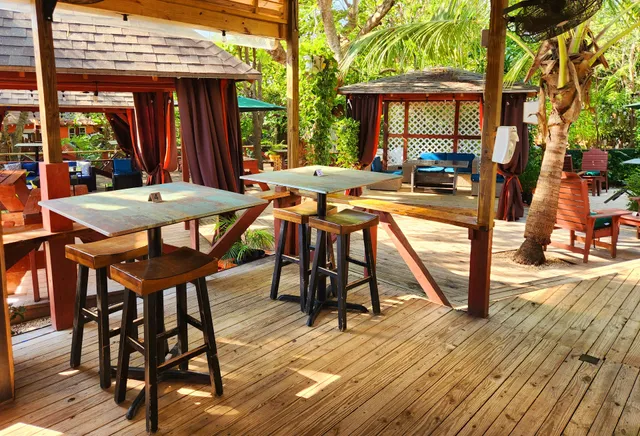 Da Plantation Bar & Grill