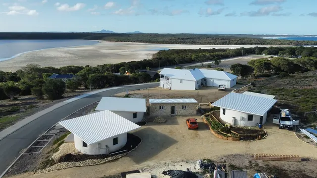 Whales and Bales Holiday Accomodation Bungalows