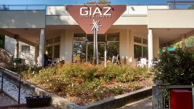 :: Giaz cafe ice cream and drink