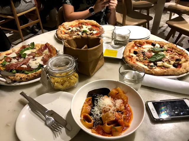 La Pizza & La Pasta