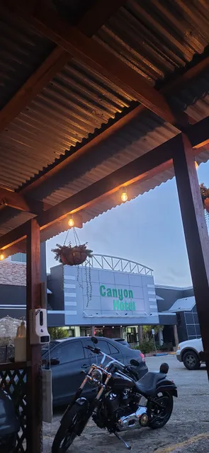 Sol y Luna Bar & Restaurant