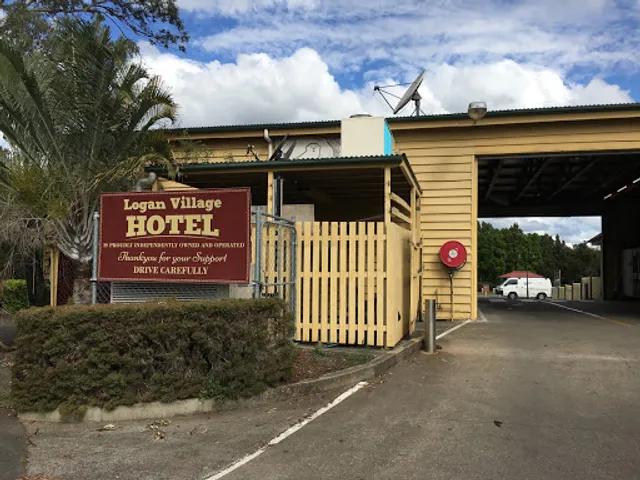 Logan Village Hotel