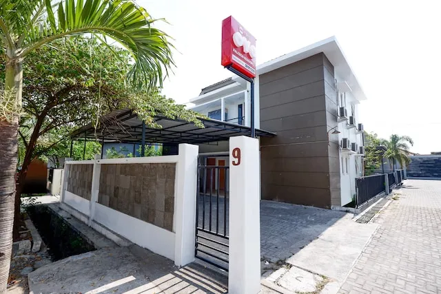 SUPER OYO 1565 Palebon Residence