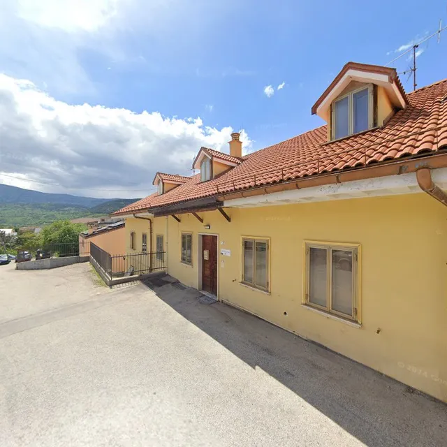 Villa immersa nel verde