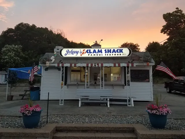Johnny's Clam Shack, Closed for the season