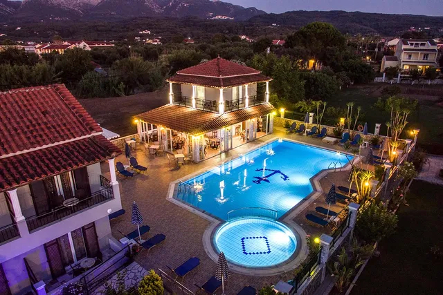 Makis Studios & Apartments