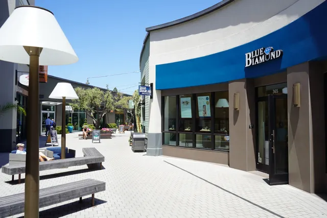 Blue Diamond Jeweler | Engagement Ring Specialist