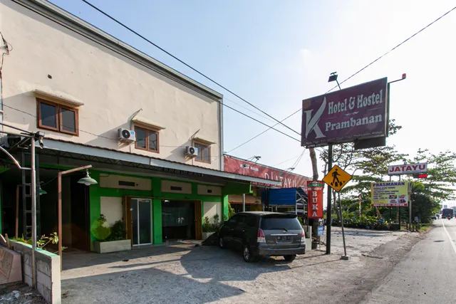 RedDoorz near Prambanan Temple