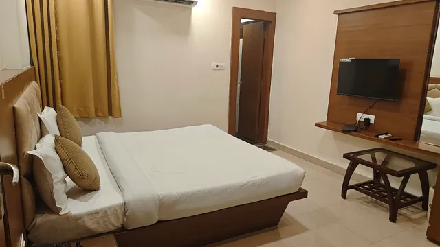 Sakshi Inn ( Rooms & Restaurant)