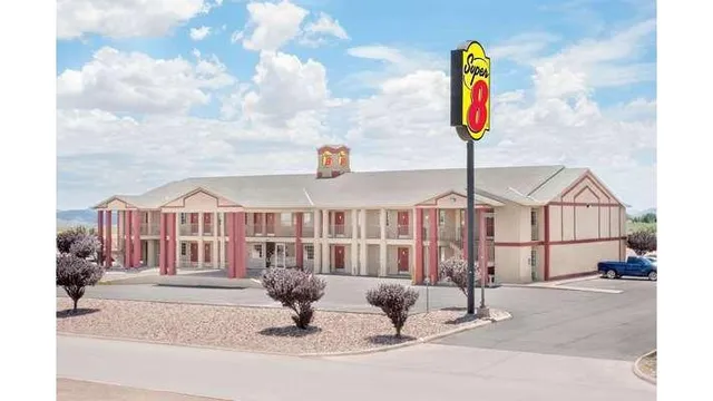 Super 8 by Wyndham Van Horn