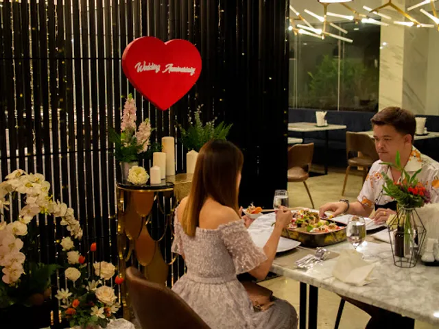 Triple 8 Cafe' & Restaurant 304 Prachinburi