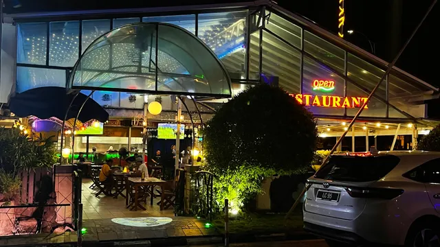 Blue Wave Lounge & Restaurant