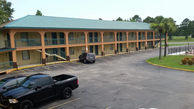 Super 8 by Wyndham Pensacola NAS Area