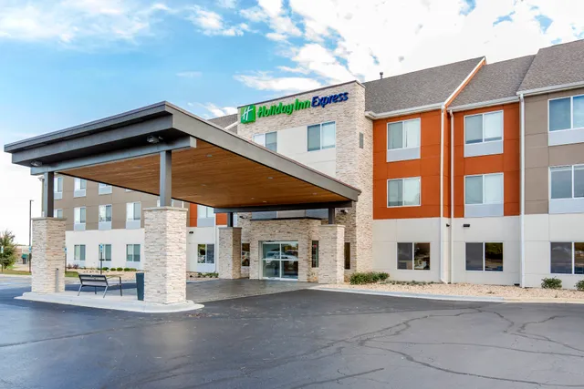 Holiday Inn Express & Suites St Charles by IHG