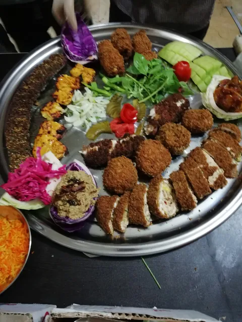 باغ رستوران پشت راه