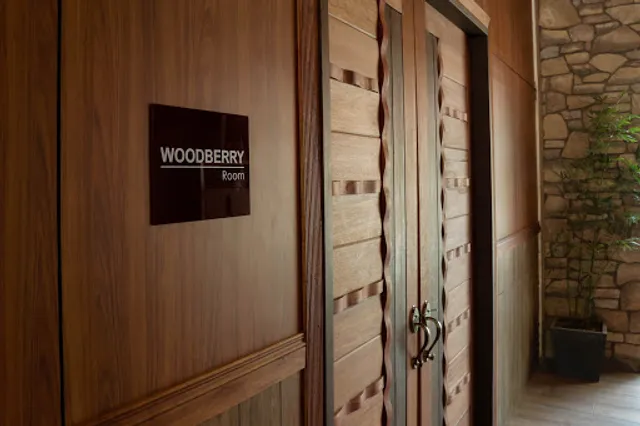 Wooden Table Lutong Bahay