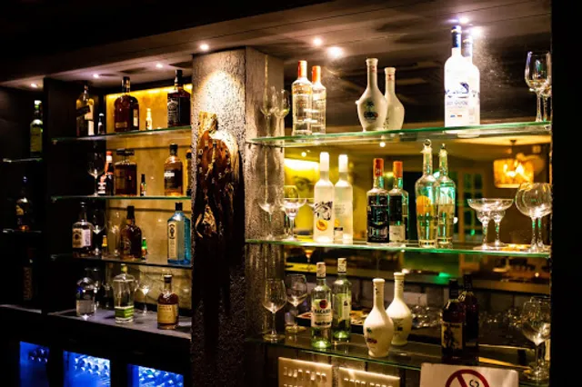 Frank's Dot Wine and Dine