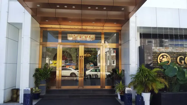 Golden Crab House Restaurant