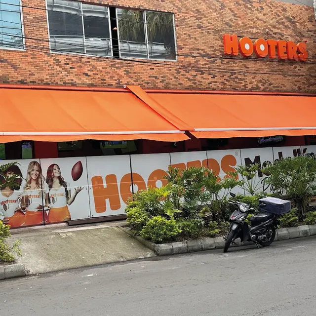Hooters - Medellín