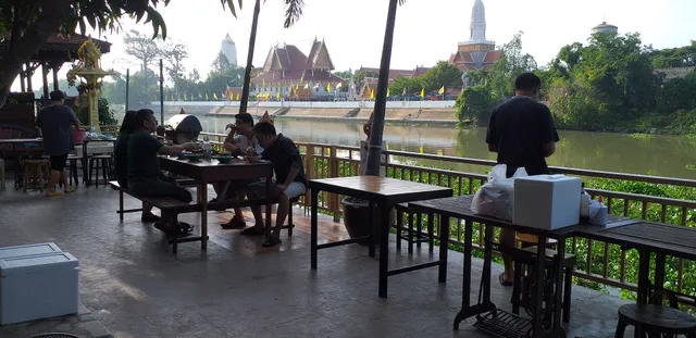 Baan Rimnam Ayutthaya Homestay