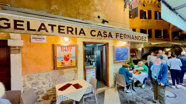 Casa Fernandez