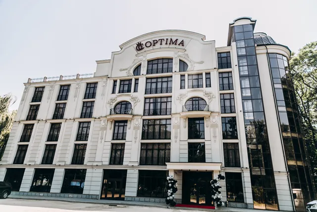 Optima Collection Чернівці