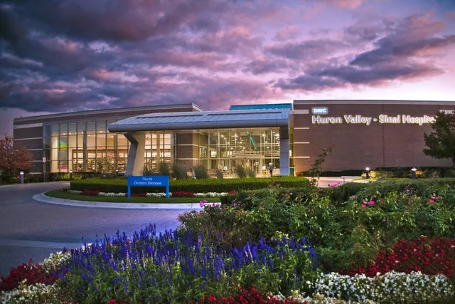 Detroit Medical Center Huron Valley-Sinai Hospital