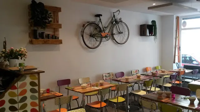 Lucette fait des crêpes