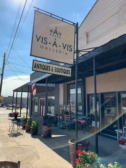 Vis-À-Vis Galleria