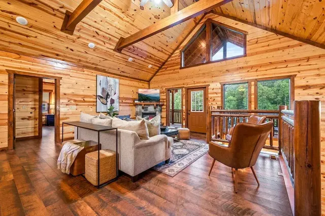 Smokey s Paradise by Avantstay Sleeps 22 Pool