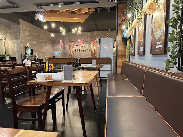 AroiThai - Thai Street Cafe, Damen Mall Subang USJ (MUSLIM FRIENDLY)