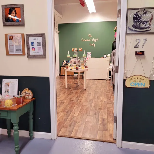 The Caramel Apple Lady