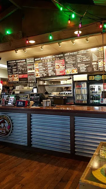 Georgie Porgie's Treefort Restaurant - Oak Creek