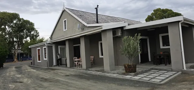 Lord Carnarvon Small Hotel