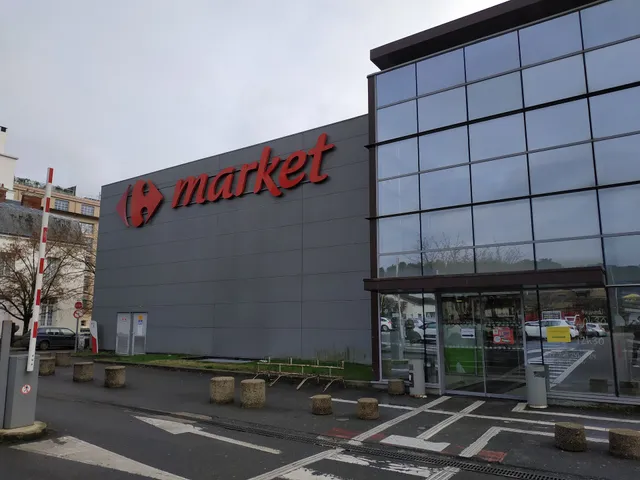 Carrefour Drive Avon