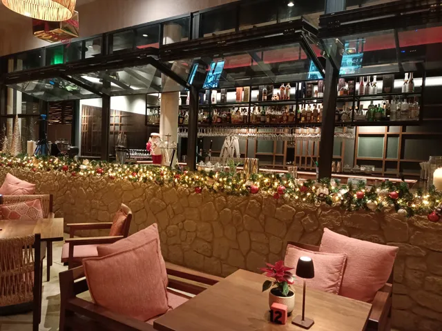 SeaNatra Lounge Bar & Restaurant