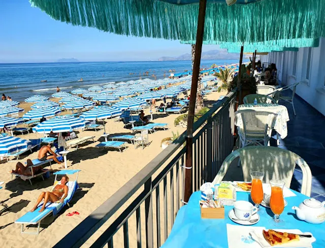 Nautilus Lunch Restaurant Cocktails & Wine Bar