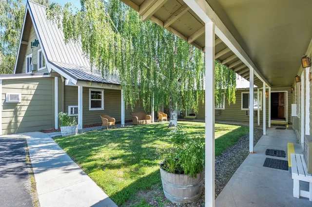 Birch Glen Lodge and Motel