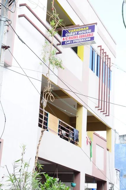 Varadhar guest house