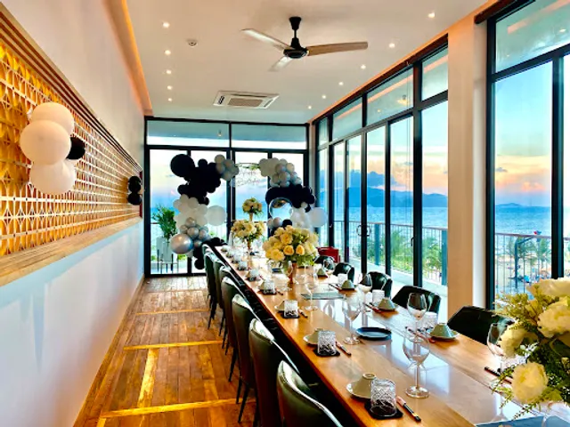 Nhà Hàng Cá Bay - View Biển