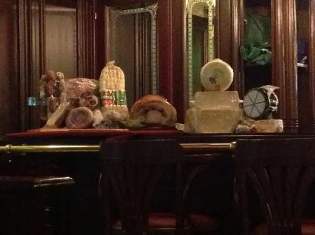 Luca's Pub Steak House