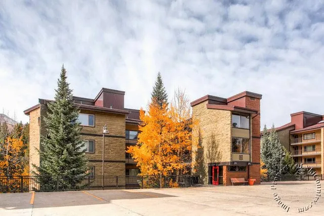 Powderhorn Condominiums by Ski Country Resorts