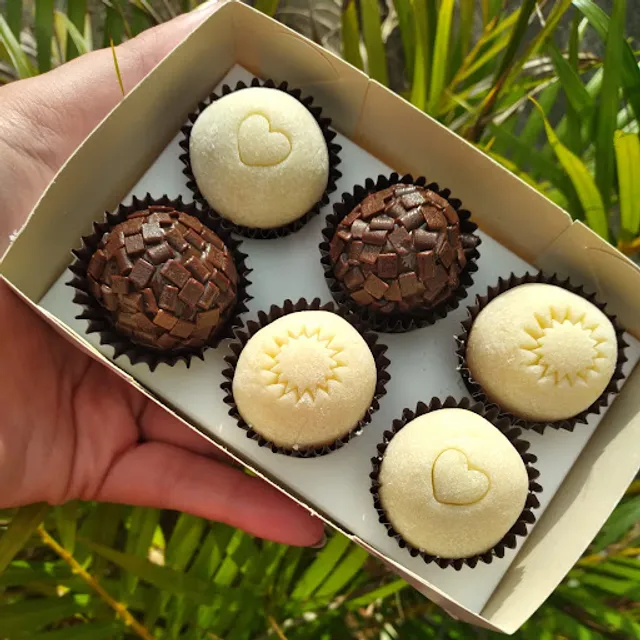 Brigadeiritha | Bolos Personalizados, Bentô Cake, Brigadeiros Gourmet, Brownie, Food Truck