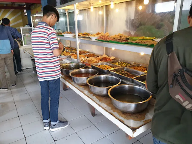 Rumah Makan Rata - Rata