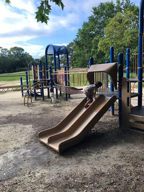 谷あいの原っぱ