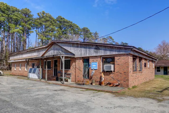 Carawan's Lakeside Motel