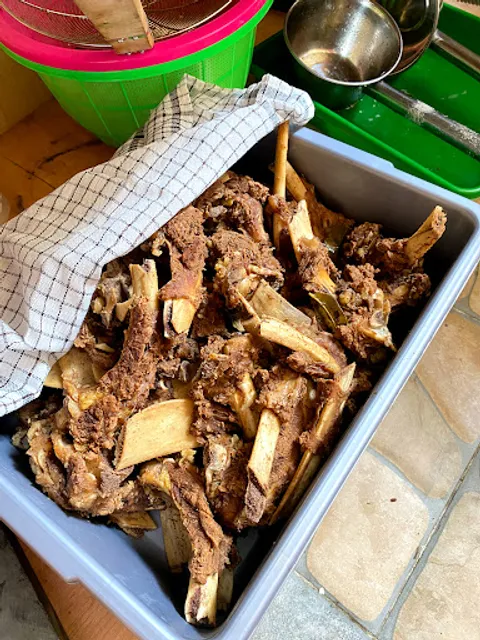 Coto makassar dan konro asuhan dg tawang