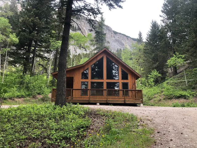 Crowsnest River Chalets (formerly Goat Mountain Get-A-Way)