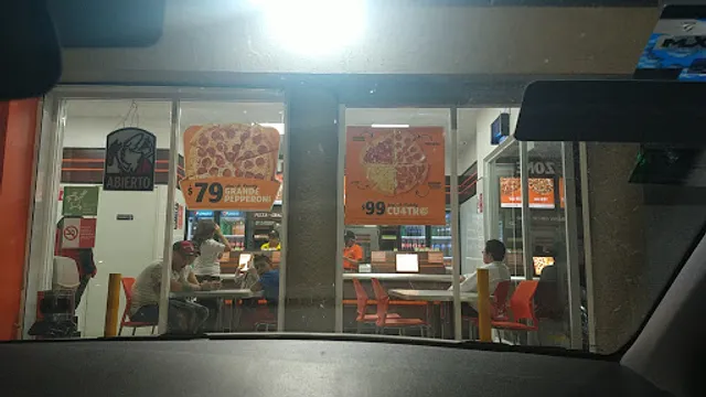 Little Caesars Av. Los Reyes