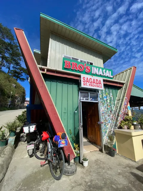 Isang wow cafe by the clouds